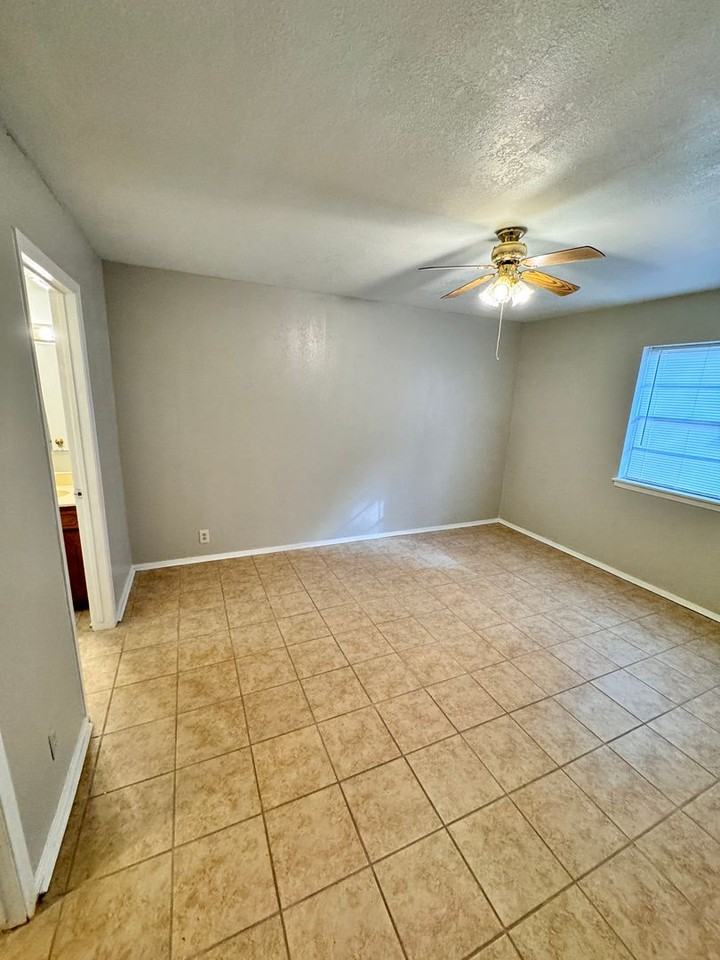 Pecan Valley - Photo 3 of 17