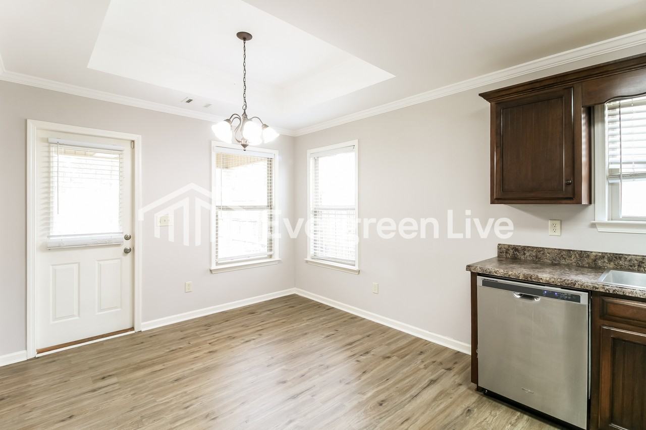 1824 Mimosa Gardens Dr - Photo 3 of 15