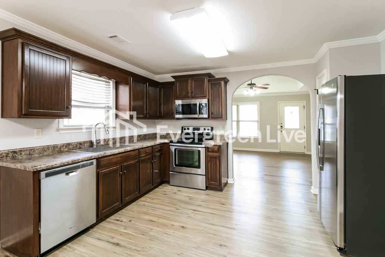 1824 Mimosa Gardens Dr - Photo 4 of 15