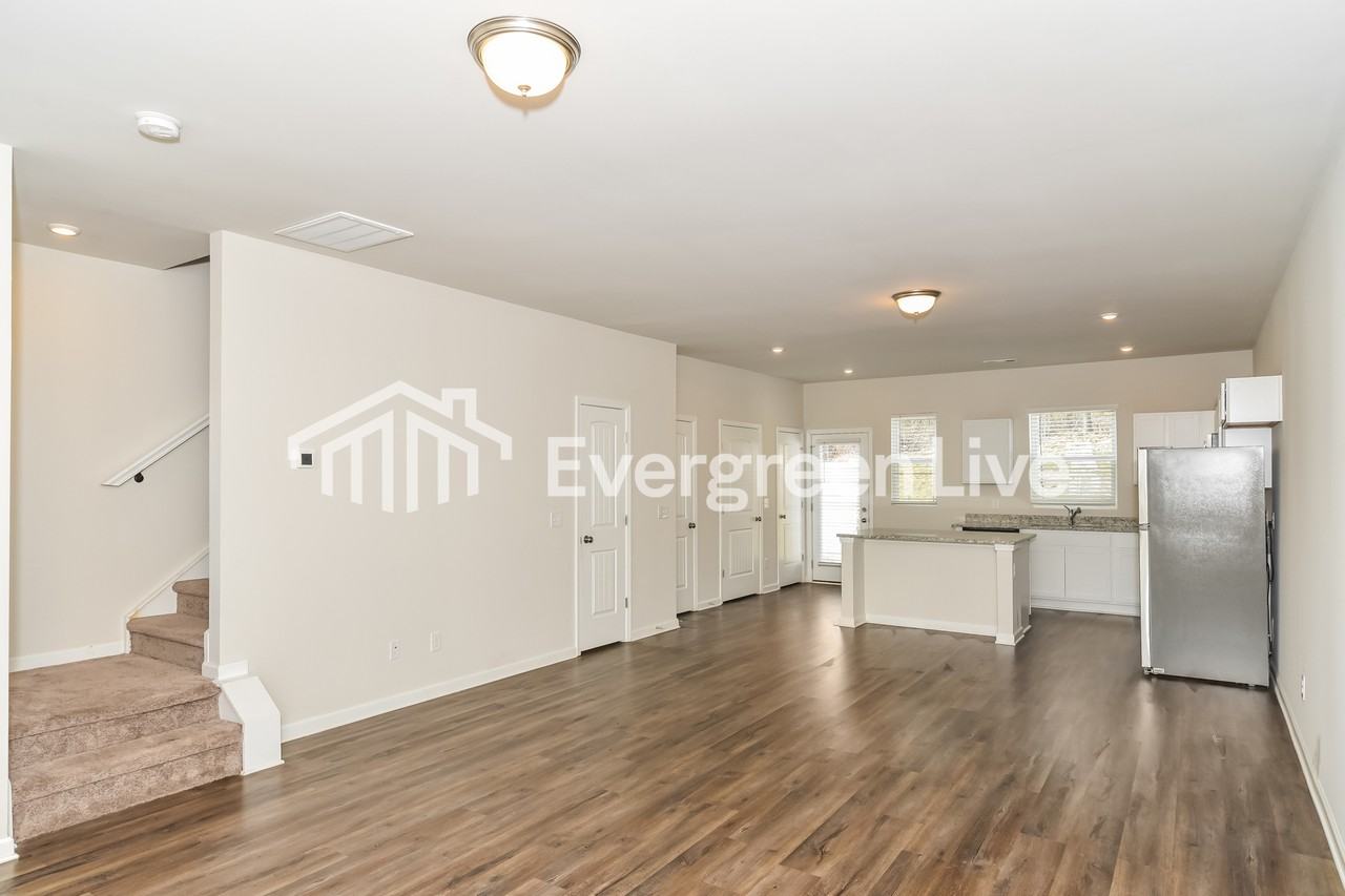 953 Hamilton Crossing Sq - Photo 2 of 15