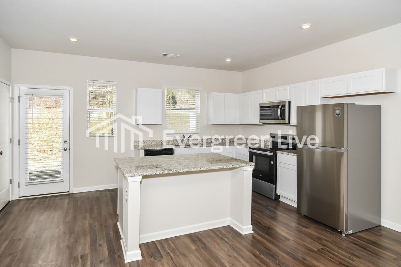 953 Hamilton Crossing Sq - Photo 5 of 15