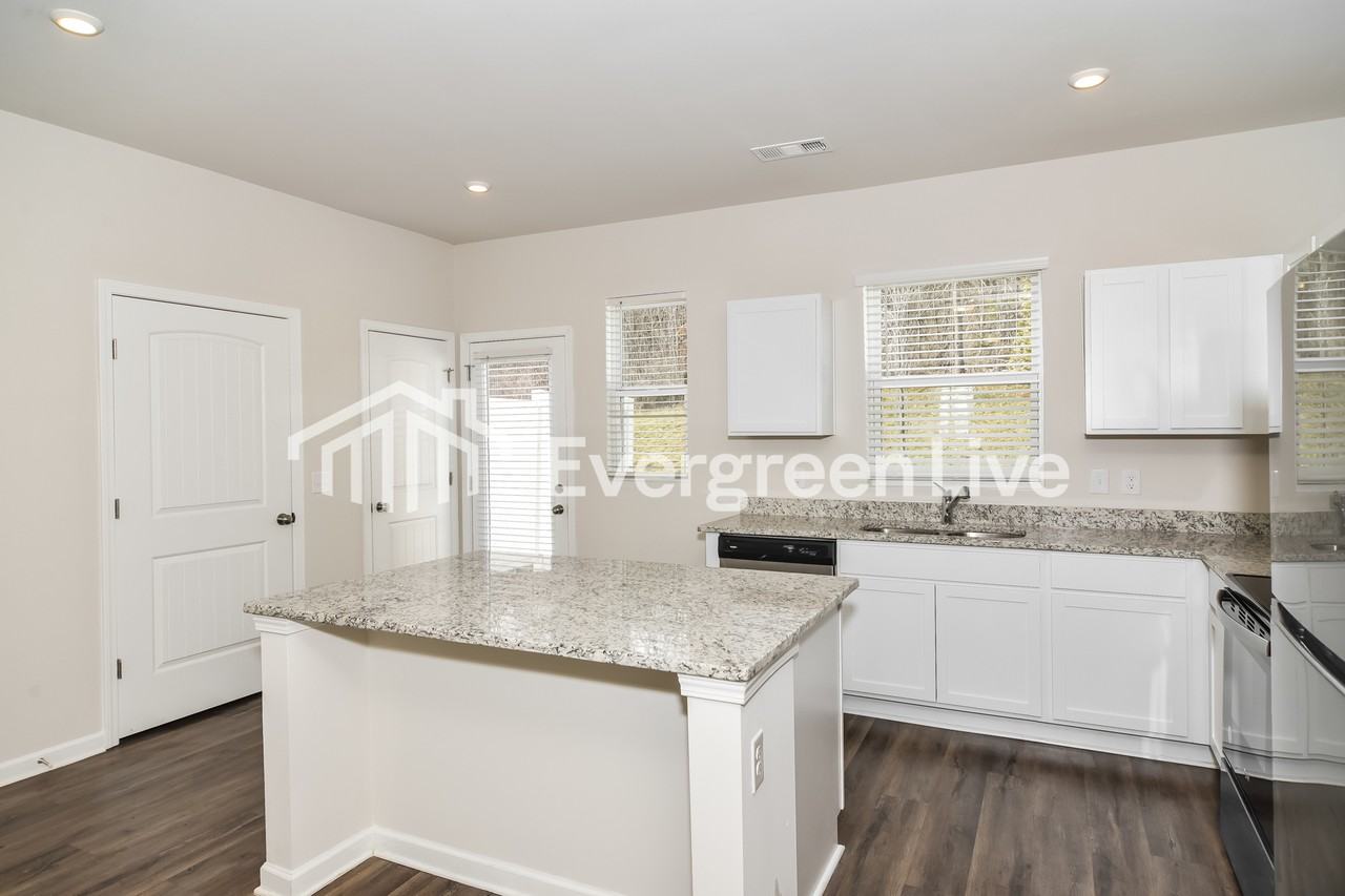 953 Hamilton Crossing Sq - Photo 7 of 15