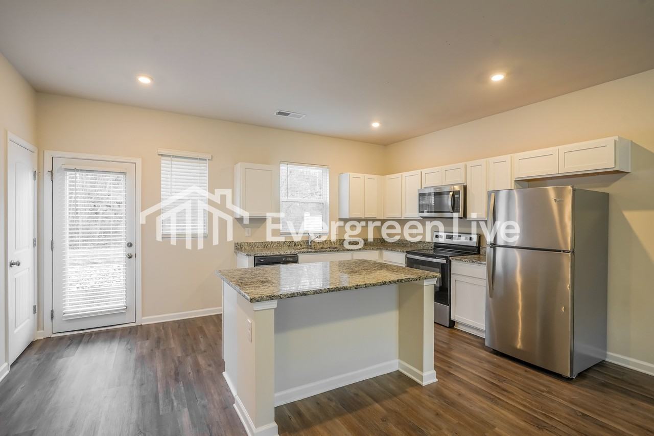 915 Hamilton Crossing Sq - Photo 6 of 15