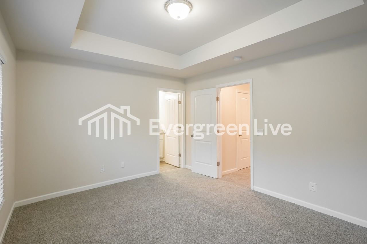 915 Hamilton Crossing Sq - Photo 7 of 15