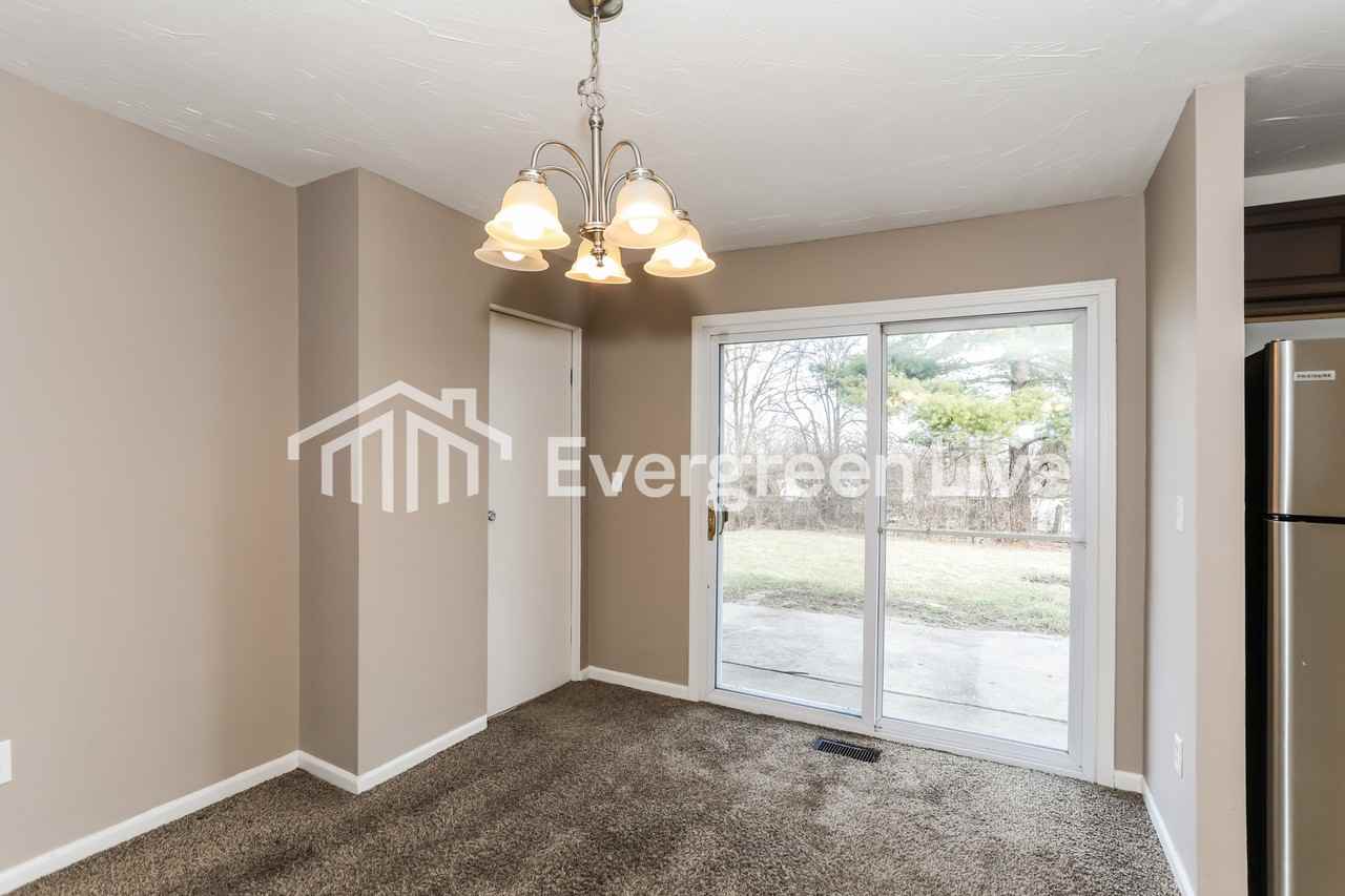 12126 Spalding Dr - Photo 5 of 15