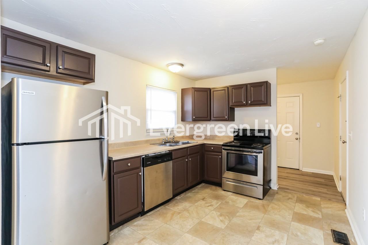 12126 Spalding Dr - Photo 6 of 15