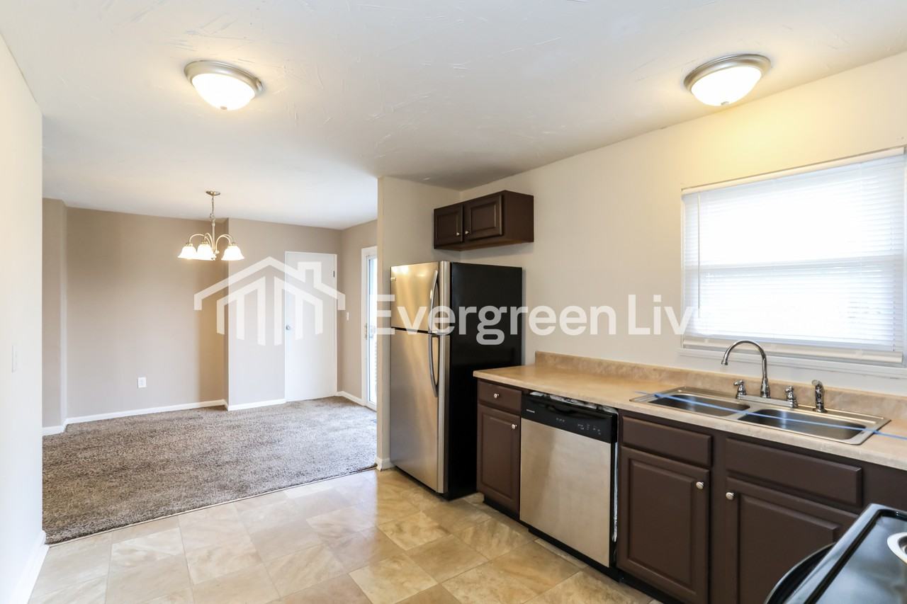 12126 Spalding Dr - Photo 7 of 15