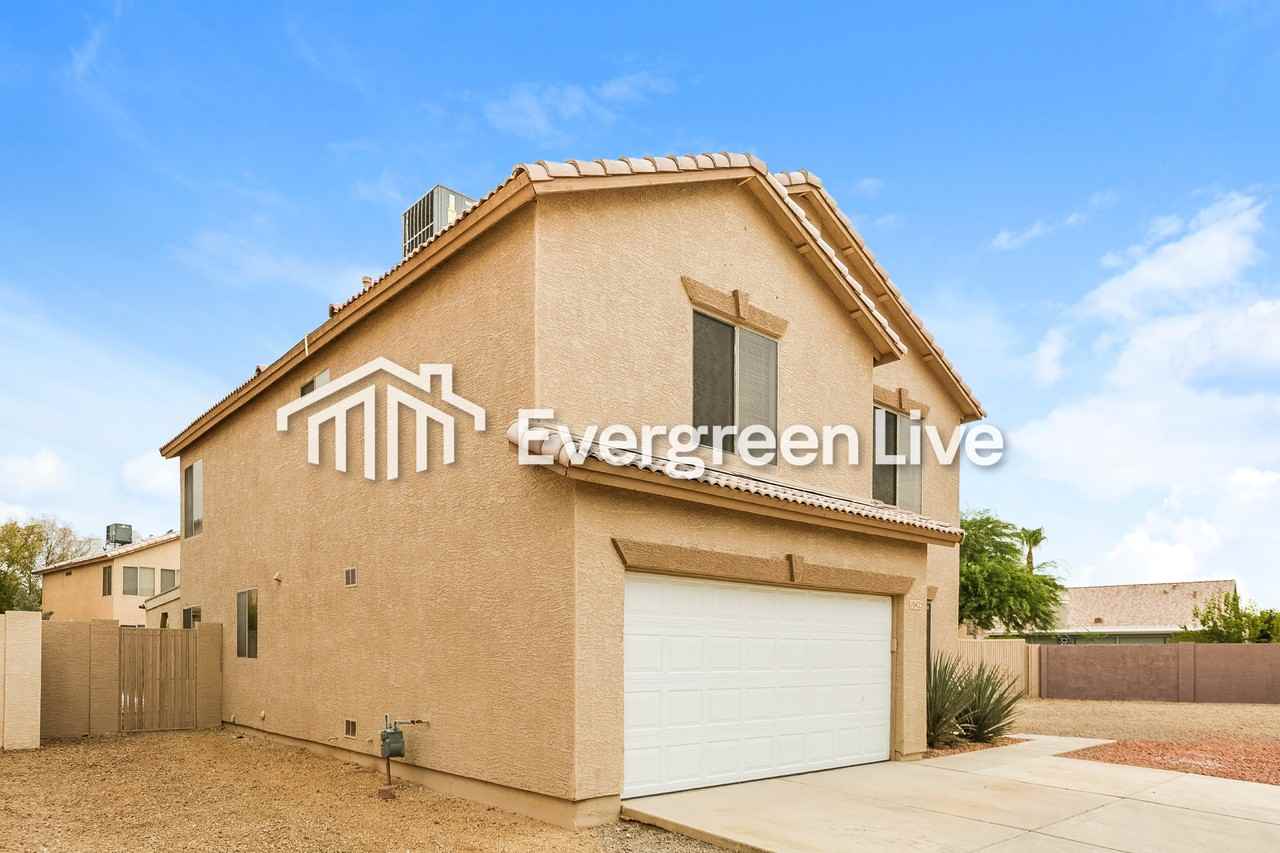 10422 W Oregon Ave - Photo 2 of 21