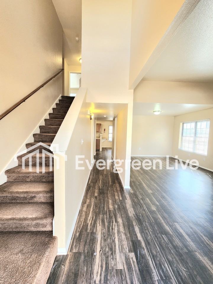 332 Fireball Dr - Photo 2 of 20