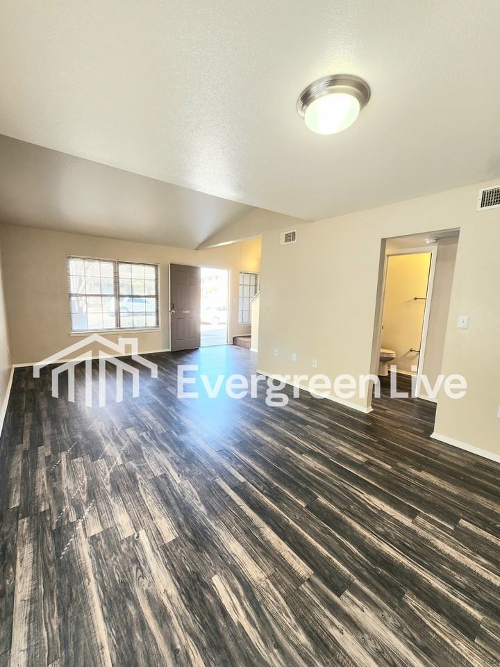 332 Fireball Dr - Photo 4 of 20