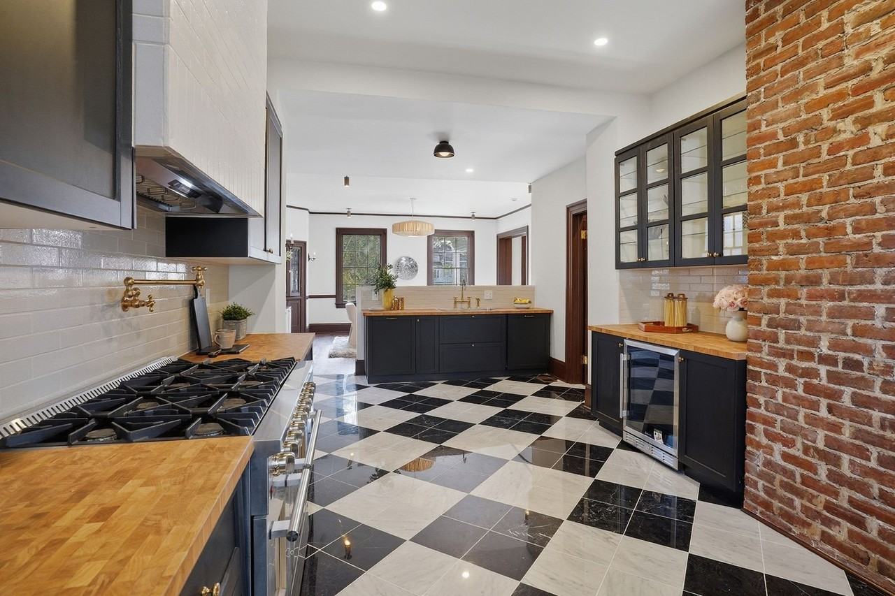 2979 Saint Johns Ave - Photo 3 of 50