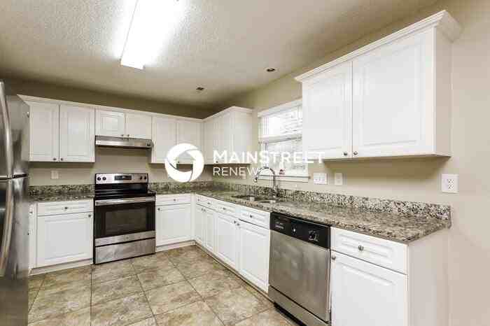 109 Rose St - Photo 6 of 17