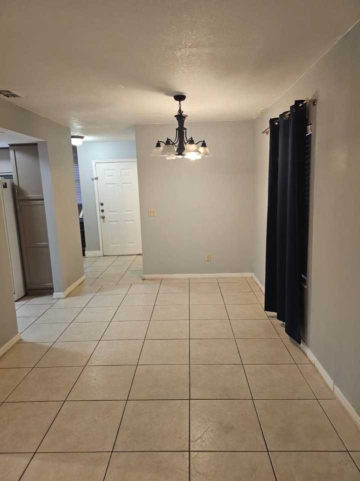 2400 Summerfield Pl - Photo 2 of 13