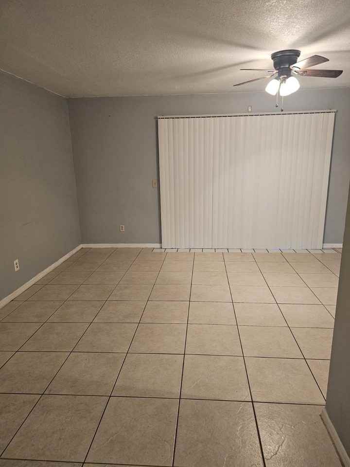 2400 Summerfield Pl - Photo 4 of 13