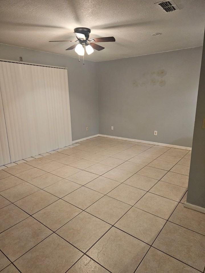 2400 Summerfield Pl - Photo 5 of 13