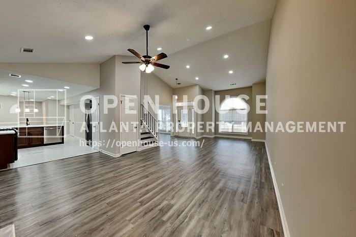 2313 Berkeley Creek Ct - Photo 4 of 20