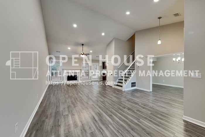 2313 Berkeley Creek Ct - Photo 5 of 20