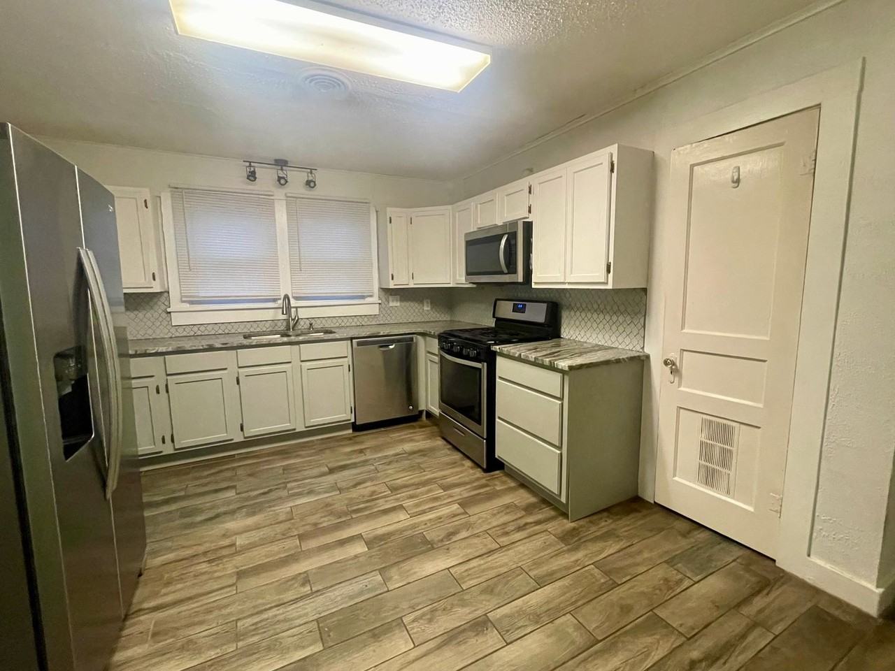 503 1st St - Photo 3 of 12