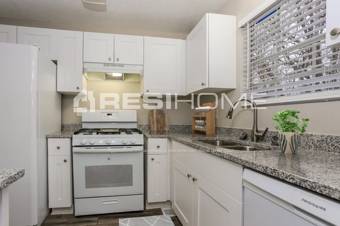 1183 Mill Lake Cir - Photo 2 of 17