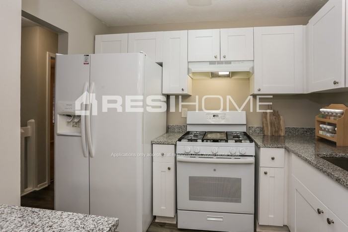 1183 Mill Lake Cir - Photo 3 of 17