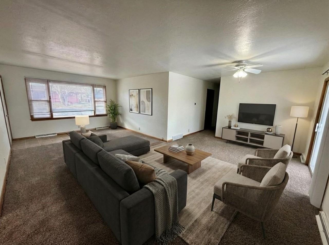 2504 Spruce Dr - Photo 2 of 28