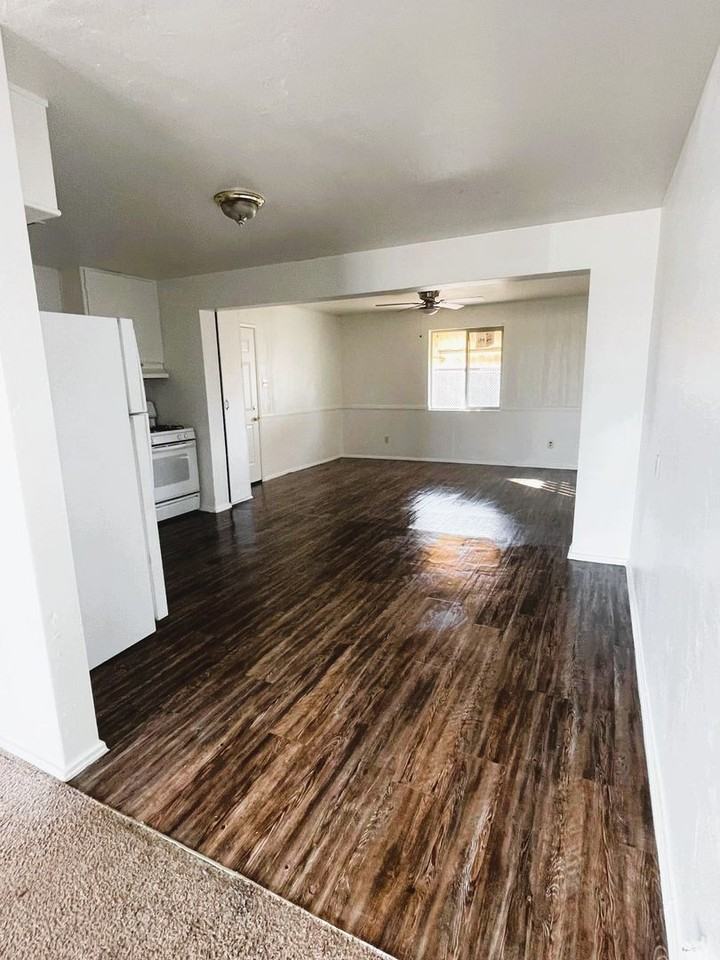 219 W Kinderman Dr - Photo 3 of 17