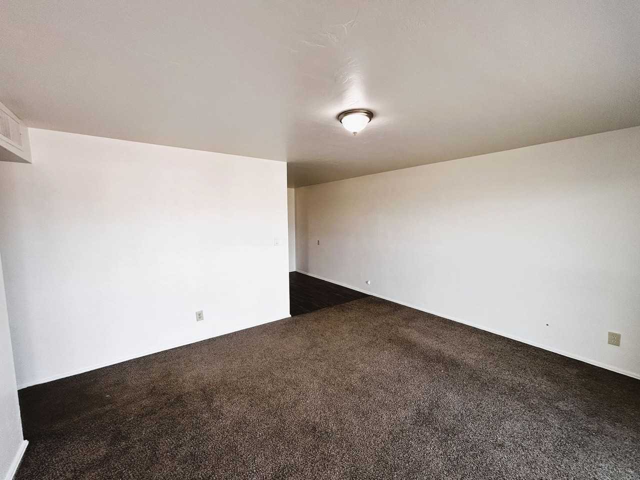 219 W Kinderman Dr - Photo 4 of 17