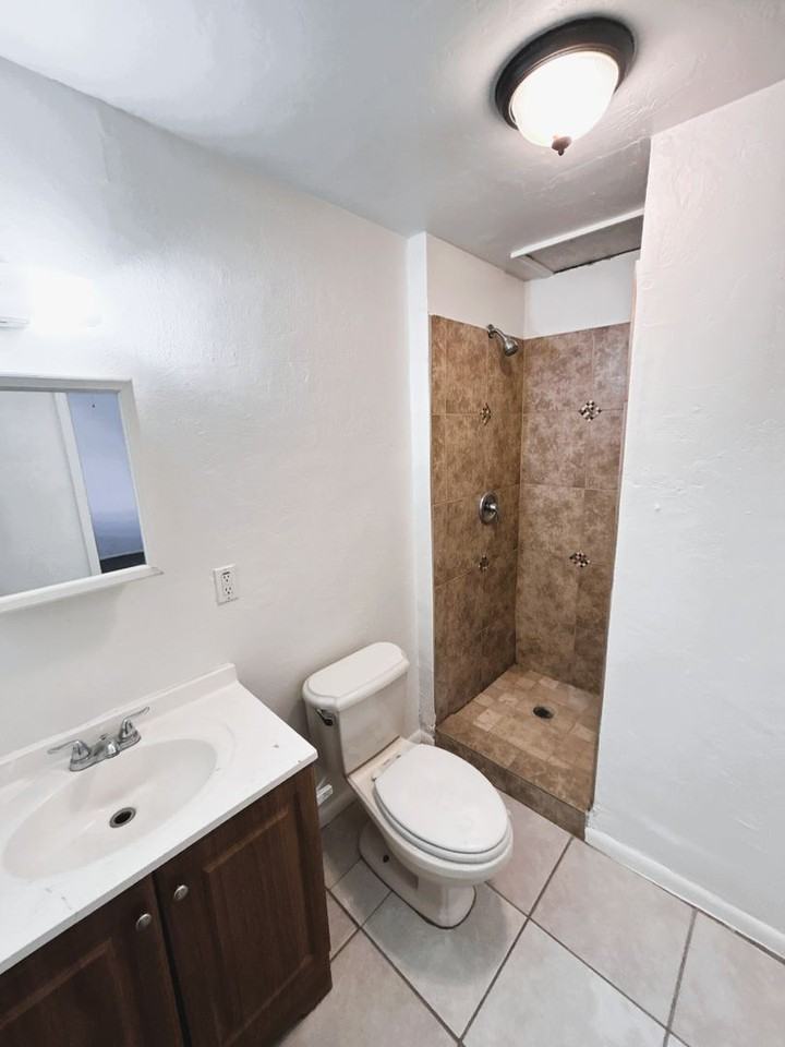 219 W Kinderman Dr - Photo 7 of 17