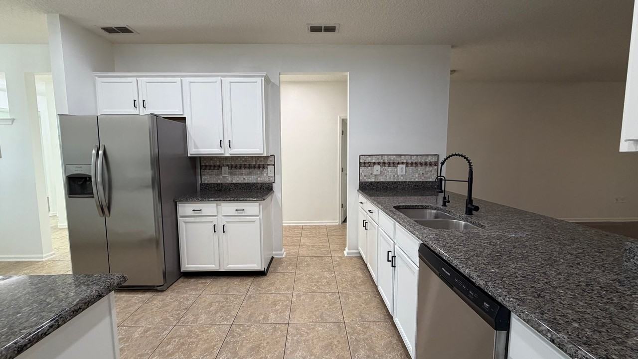 6475 Greenland Chase Blvd - Photo 6 of 21