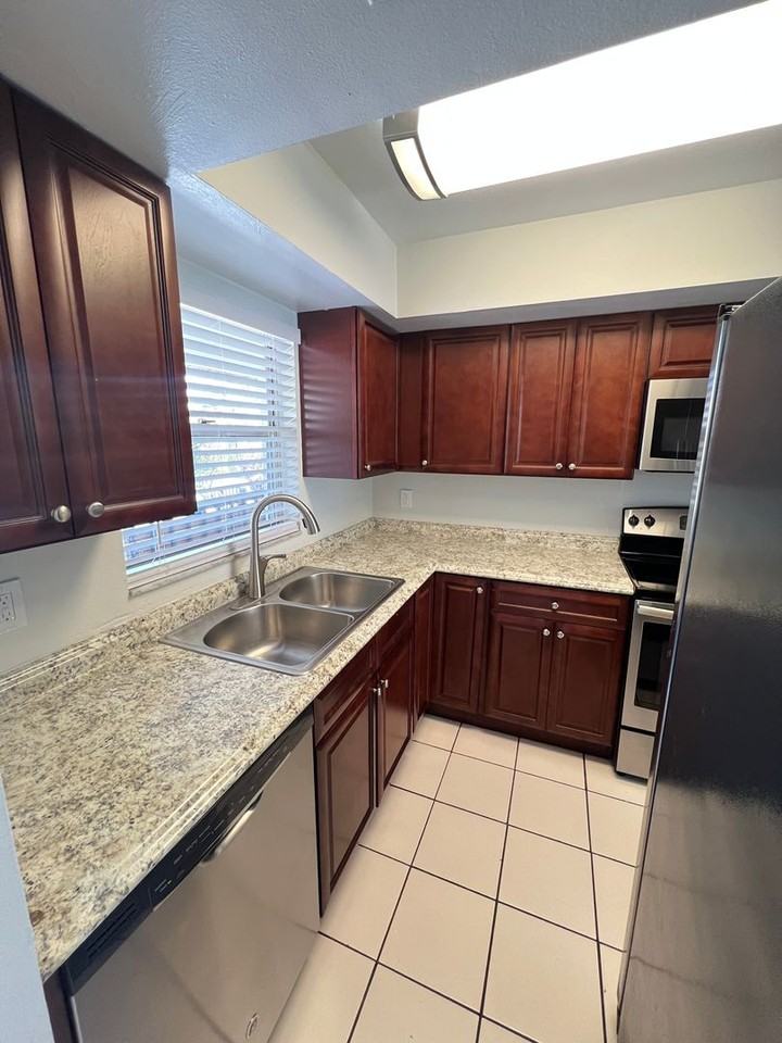 1840 Morrill St - Photo 2 of 11