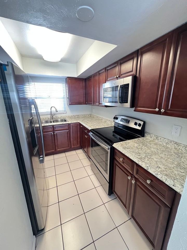 1840 Morrill St - Photo 3 of 11