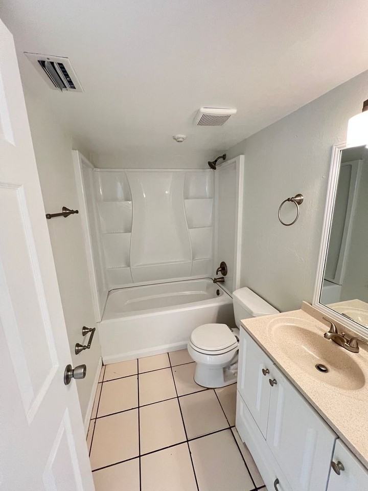 1840 Morrill St - Photo 6 of 11