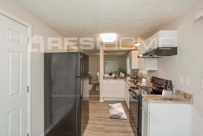 930 Woodlark Dr - Photo 2 of 18