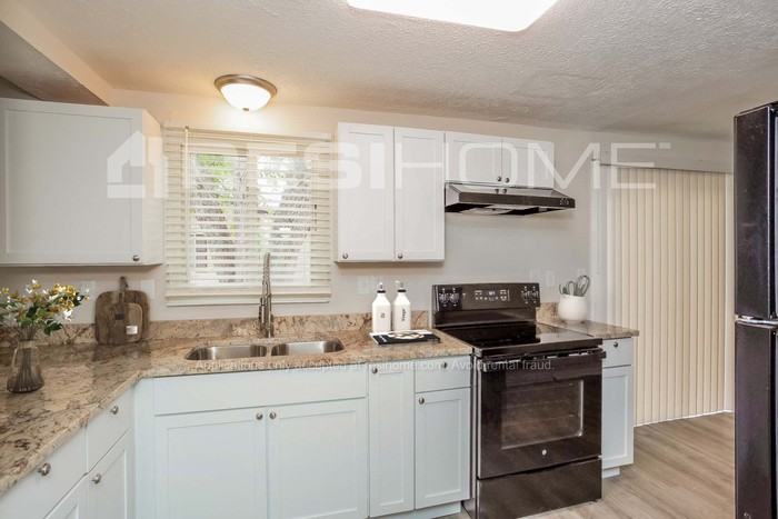 930 Woodlark Dr - Photo 3 of 18