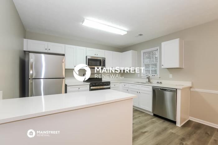 2630 King George Ct Ne - Photo 7 of 17