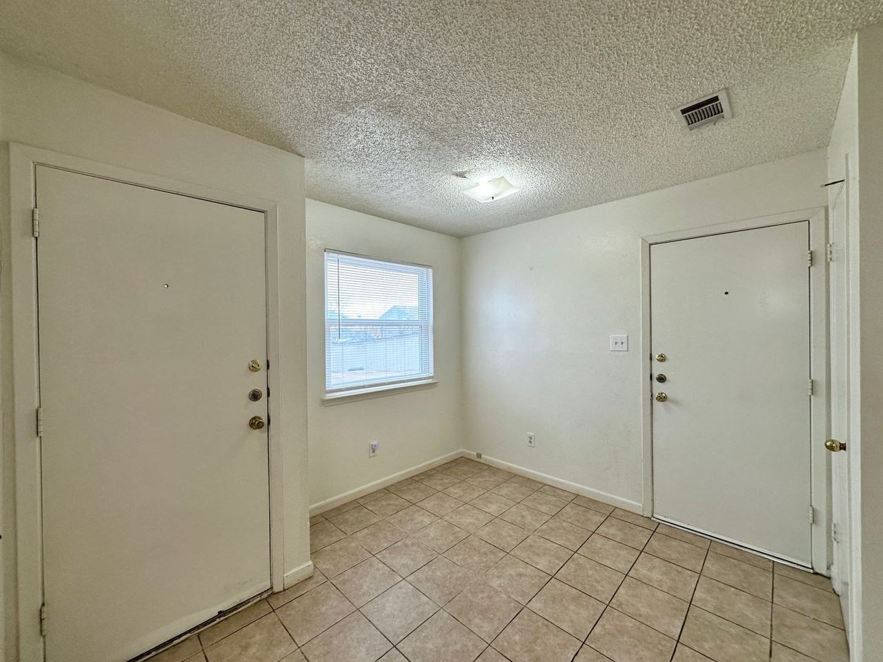 5010 White Rock Dr - Photo 7 of 33