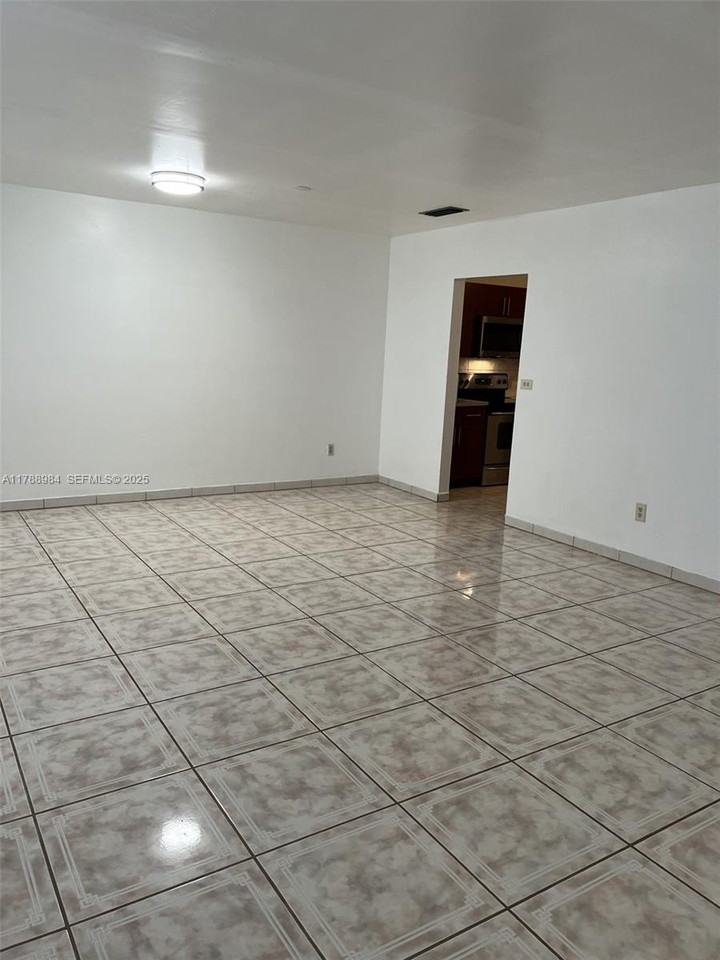 1320 Northeast 117th Terrace ##2 - Photo 5 of 8