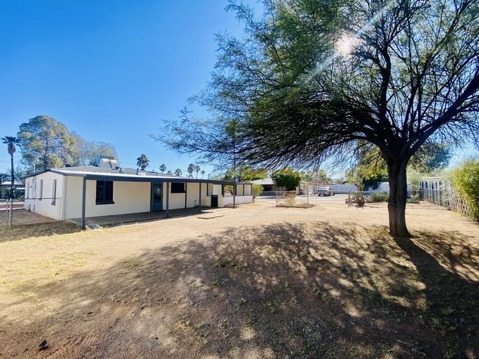 2017 N Winstel Blvd - Photo 4 of 35