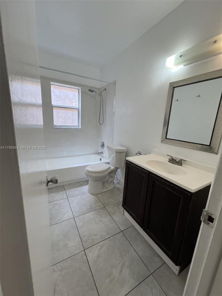 1320 Northeast 117th Terrace ##2 - Photo 6 of 8