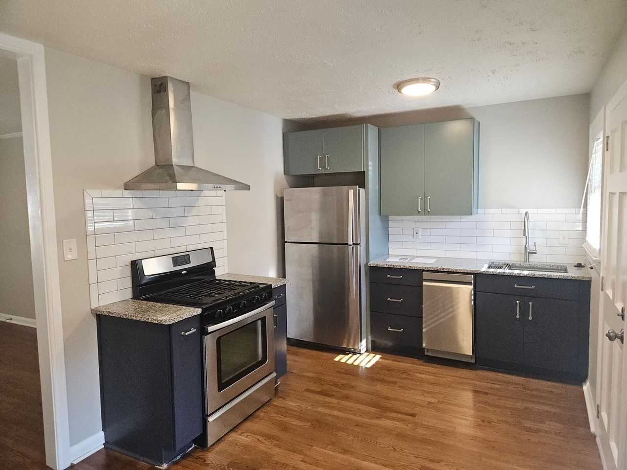 520 Floyd Dr Se - Photo 3 of 10