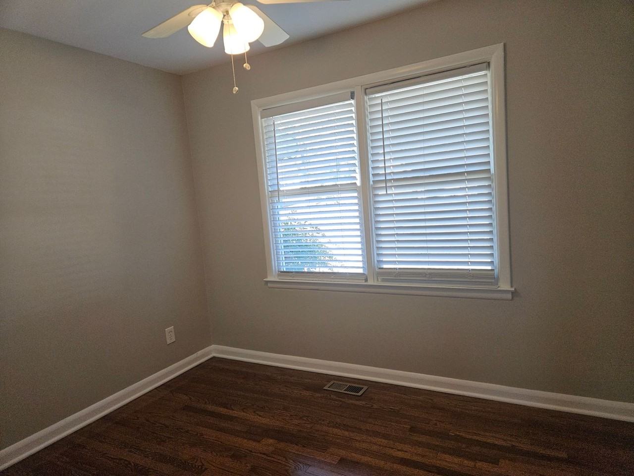 520 Floyd Dr Se - Photo 6 of 10