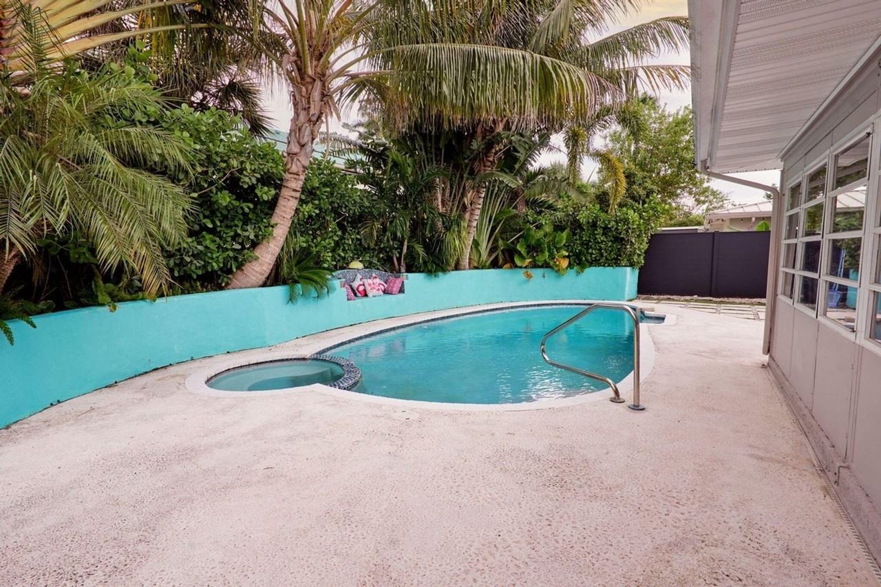 113 Park Ln E - Photo 3 of 49