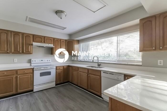 512 San Marie Ave - Photo 4 of 16