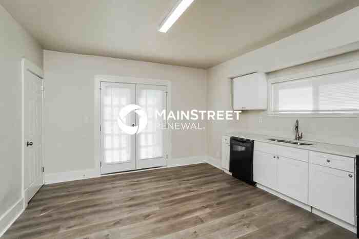 211 N 32nd St - Photo 5 of 17