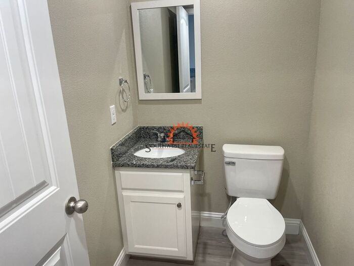 1025 W 18th St #14 - Photo 4 of 23