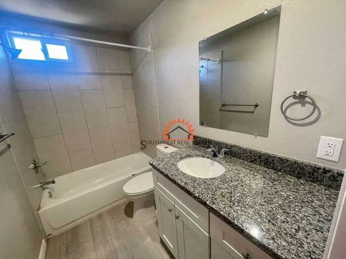 1025 W 18th St #14 - Photo 5 of 23