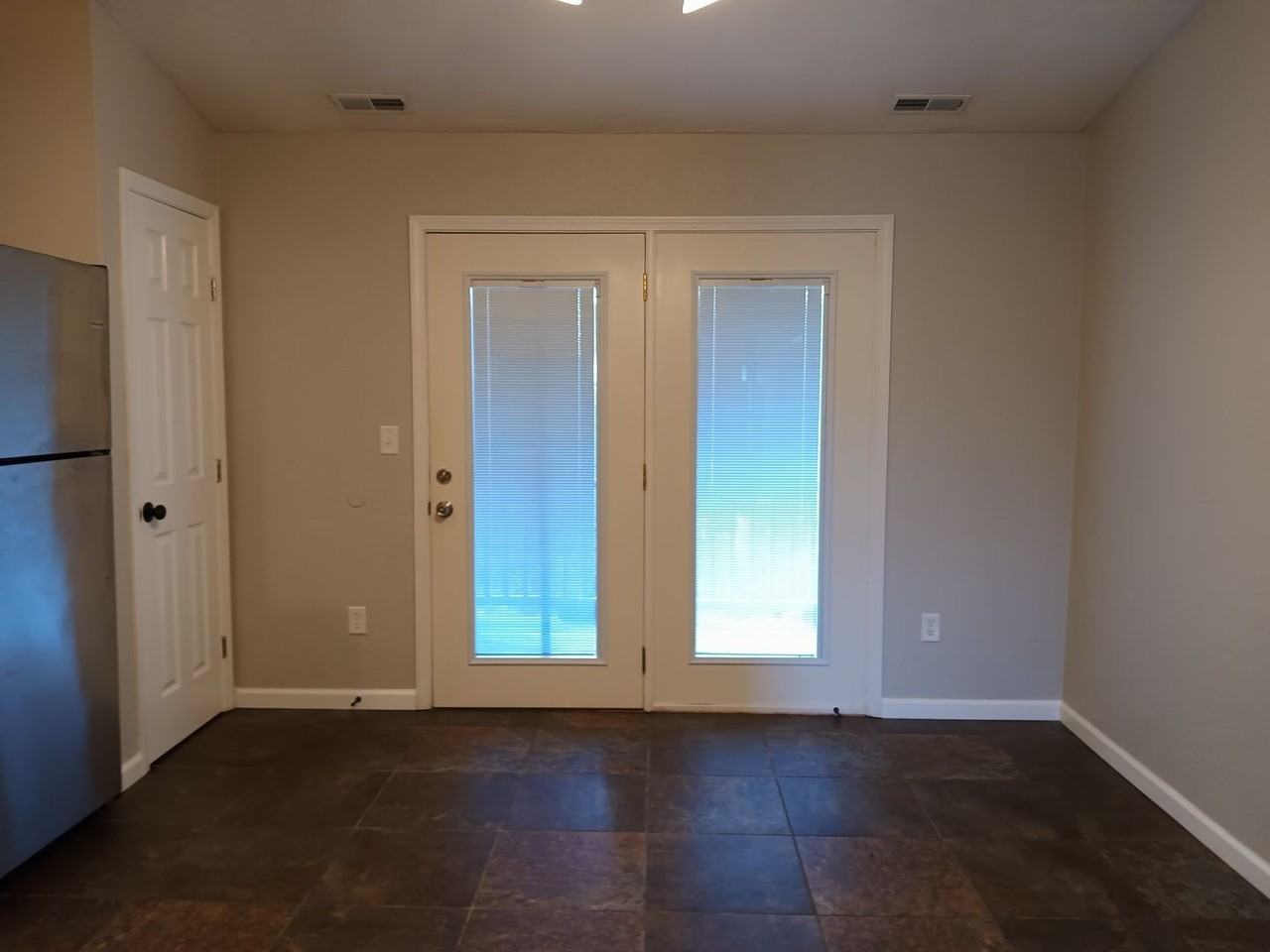 818 Elm Way Ct - Photo 4 of 11