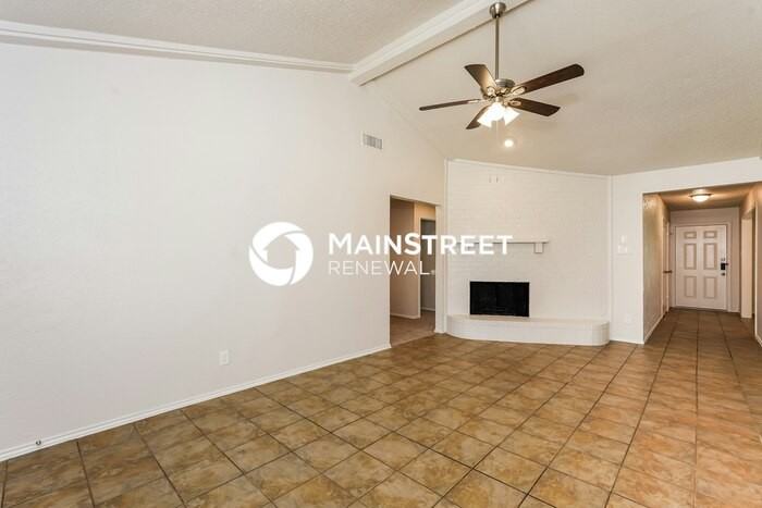 2654 Hartford Ln - Photo 3 of 16