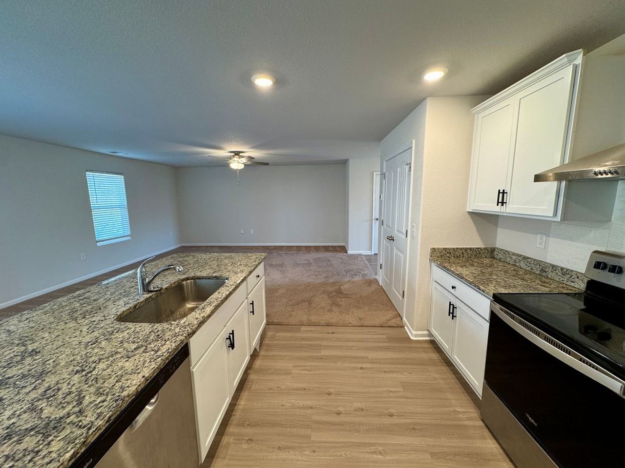 8429 Deerwood Rd - Photo 5 of 24