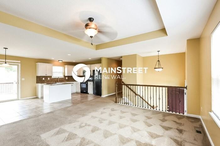 305 Golfview Dr - Photo 4 of 17